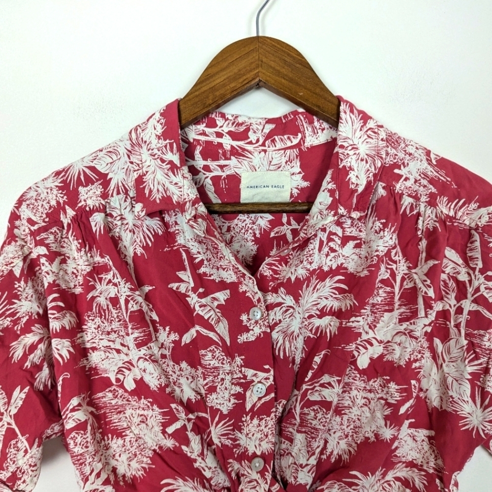 American Eagle Hawaiian Red & White Viscose Button Down Tied Crop Blouse Top - Picture 3 of 8